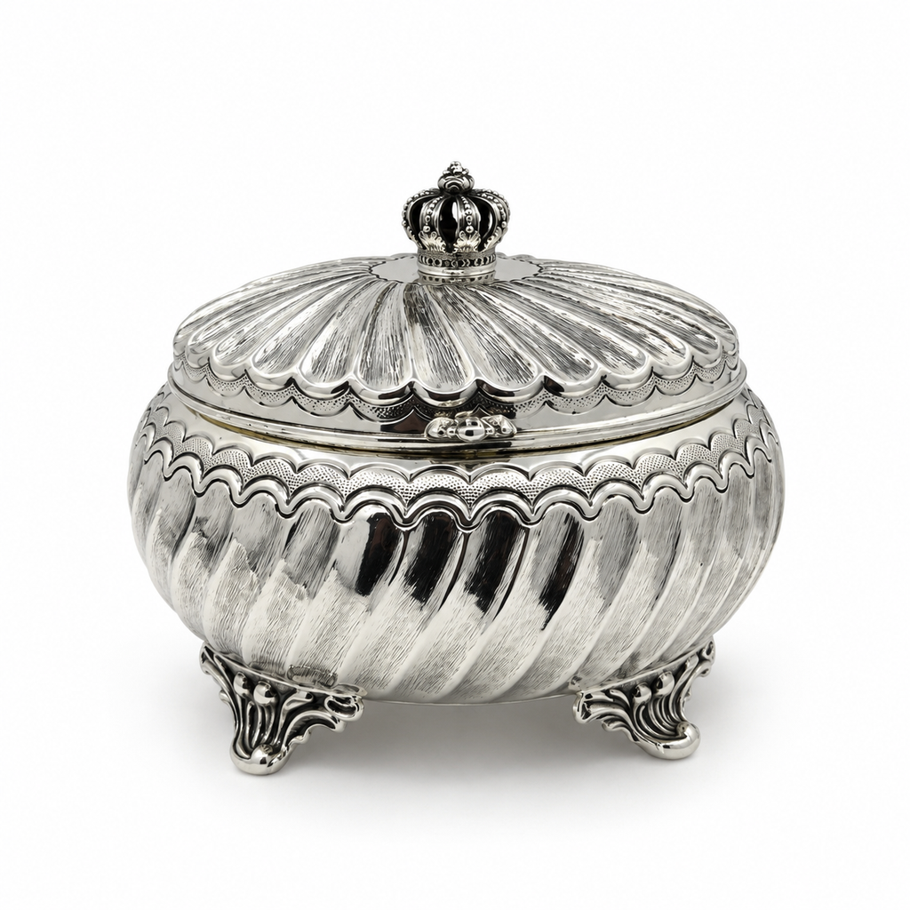 Decorative silver etrog box with intricate engravings by hadad bros silverware קופסה לאתרוג לחגי ישראל כלי כסף האחים חדד 