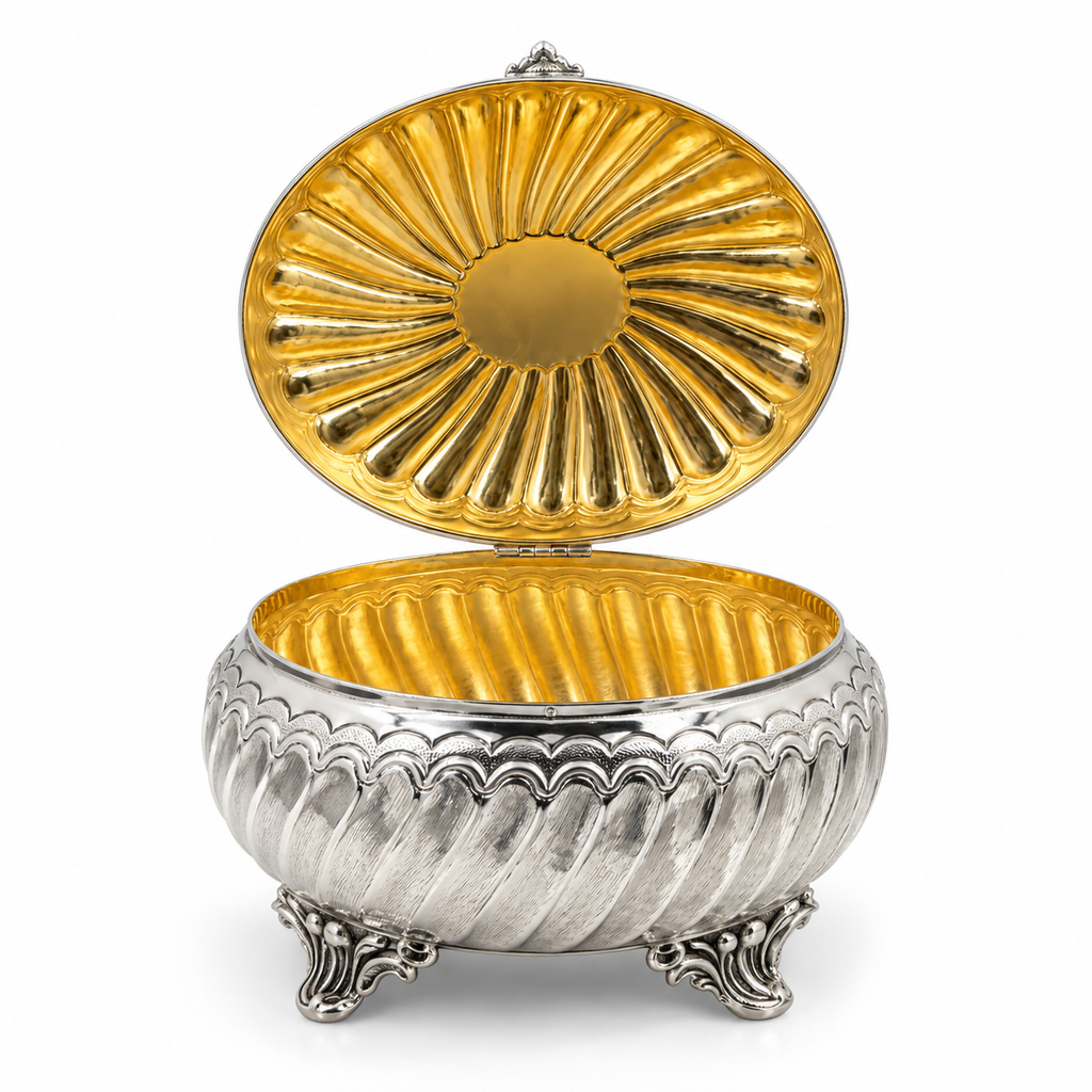 Decorative silver etrog box with intricate engravings by hadad bros silverware קופסה לאתרוג לחגי ישראל כלי כסף האחים חדד 